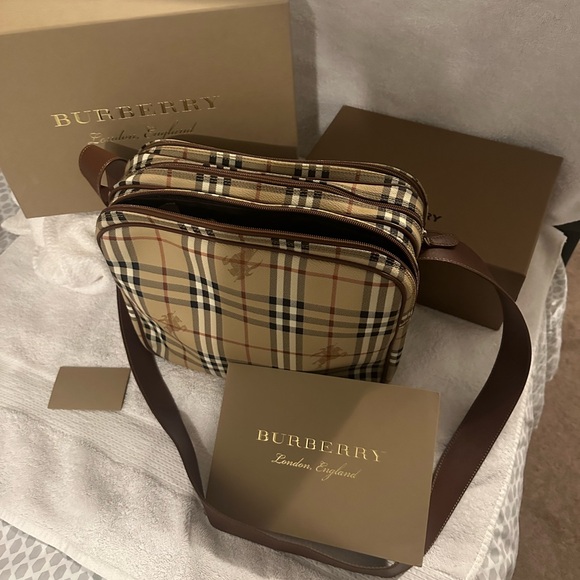 Burberry travel bag shoulder strap or crossbody. - Picture 5 of 16